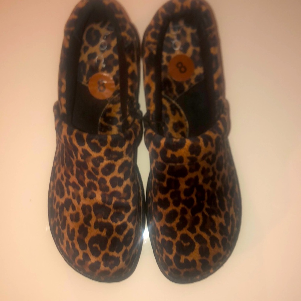 NWOT - b.o.c  Leopard Clog - PEGGY
